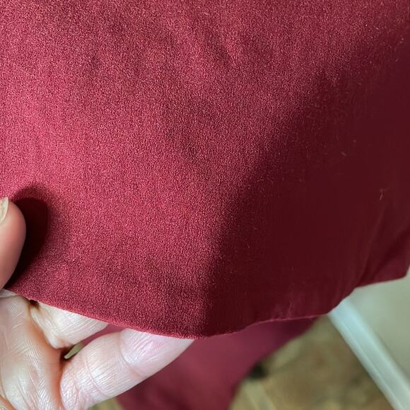 Selfie Leslie Curve-Hugging Dress Off-Shoulder Elegance Meets Edge - Picture 7 of 7